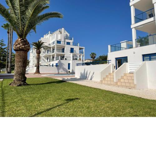 apartamento 4 personas, amplias terrazas y 2OO mt de la playa