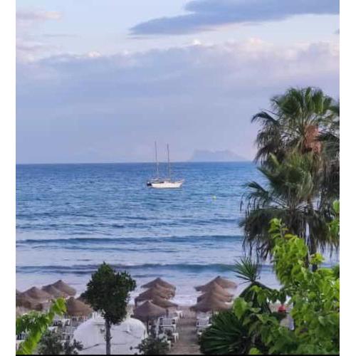 Apartamento a 150 metros de la Playa y del Puerto Deportivo