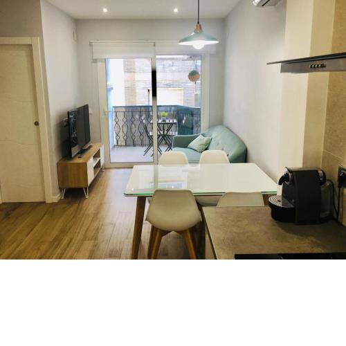 Apartamento a 50 mts playa con piscina en Blanes muy céntrico y acogedor.