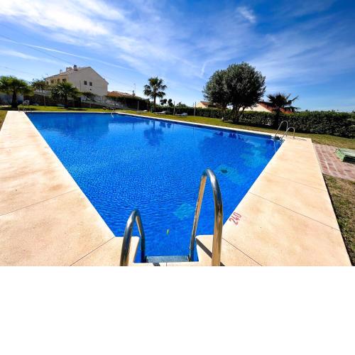 Apartamento a 900 m de la playa y con vistas al mar en Fuengirola