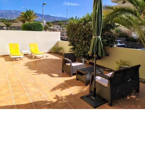Apartamento AKUNAMATATA con gran terraza, planta baja