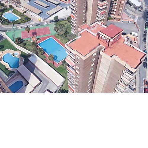Apartamento Alteanos, centrico y confortable, soleado, con piscina y jardines, tenis, parking exterior comunitario, y la playa andando 10 min