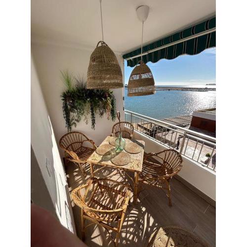 Apartamento Antonio with sea view,Torrevieja,50 m from Playa Acequion plus swimming pool