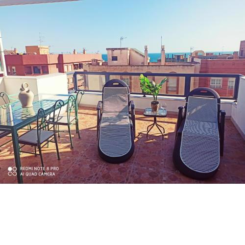 APARTAMENTO ÁTICO CERCA DEL MAR