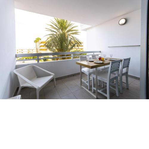 Apartamento Bronze Playa con piscina y terraza by Alterhome