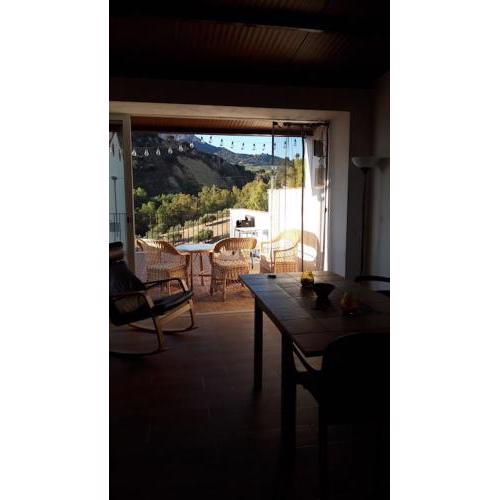 Apartamento casa con vistas al campo y cocina con terraza