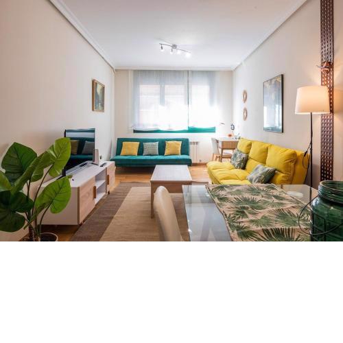 Apartamento céntrico con wifi y parking de coche tamaño medio