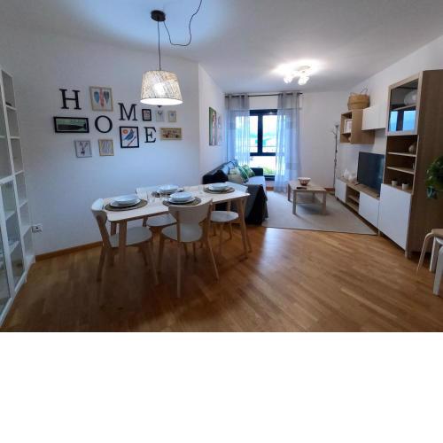 Apartamento con balcón y vistas al mar II