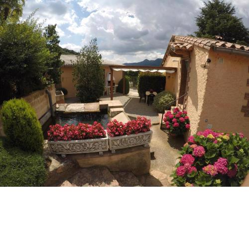 Apartamento con jardín, barbacoa y piscina en pleno Montseny Mas Romeu Turisme Rural