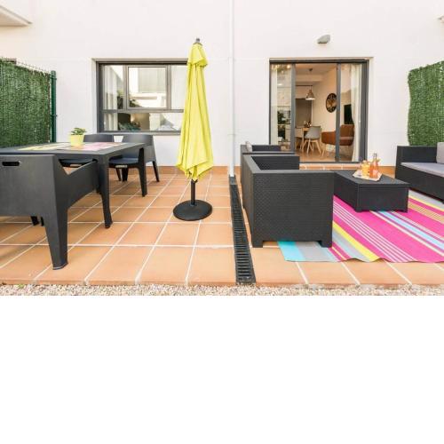 Apartamento con jardin privado