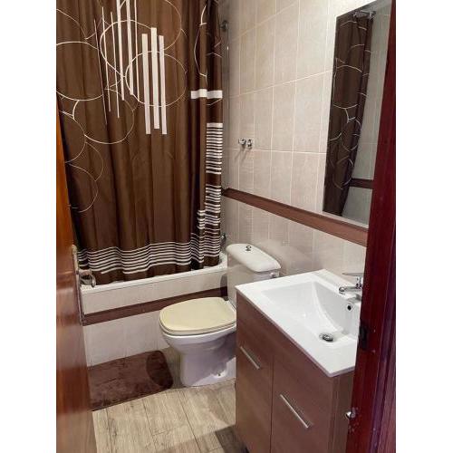 apartamento con jardín y piscina