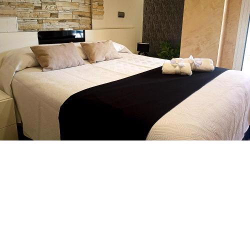 Apartamento con patio privado, piscina y paz
