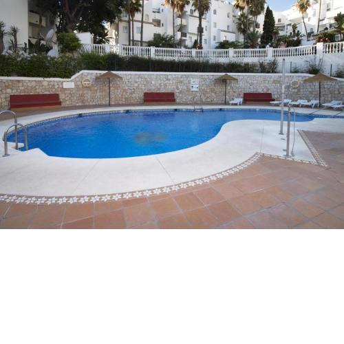 Apartamento con piscina enfrente de la playa
