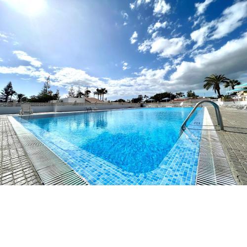 Apartamento con piscina, FreeWifi, barbacoa, cerca playa Tenerife Sur