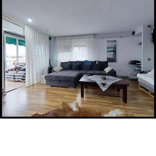 Apartamento con piscina y cerca de la playa