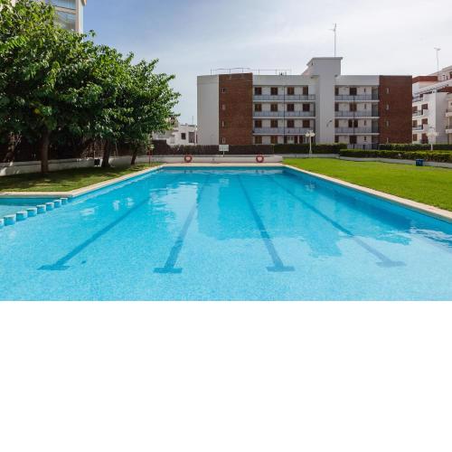 Apartamento con piscina y playa