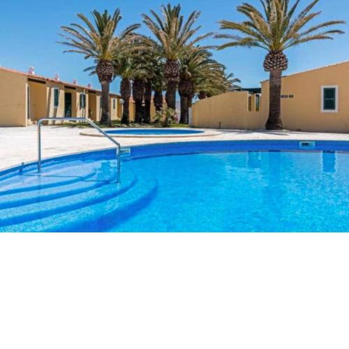 Apartamento con piscina y terraza en Ciutadella, Cala en Blanes