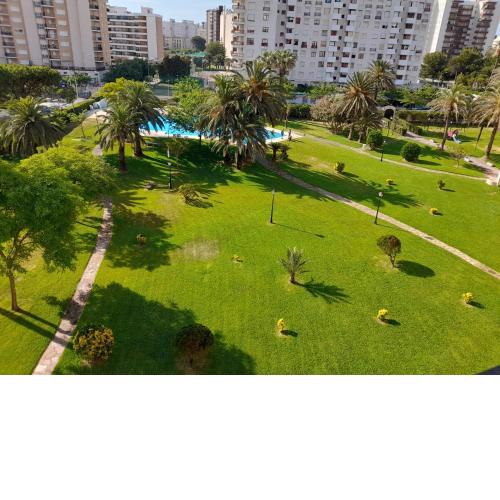 Apartamento con piscina y zonas comunes