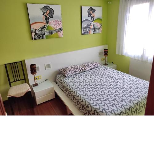 Apartamento con piscinas