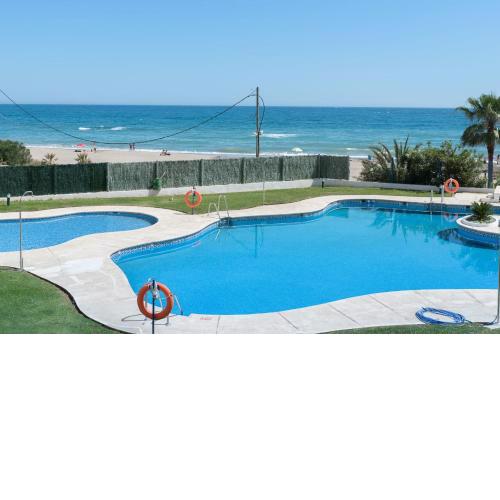 Apartamento con terraza a pie de la playa