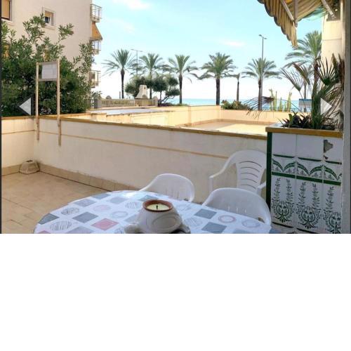 Apartamento con terraza en 1ª linea lateral a mar