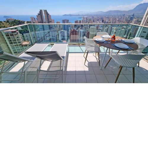 Apartamento con terraza privada y vistas al mar