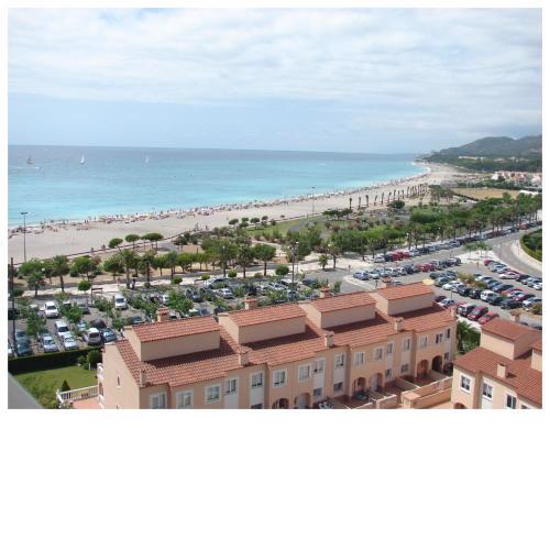 Apartamento con terraza, vistas playa y montaña