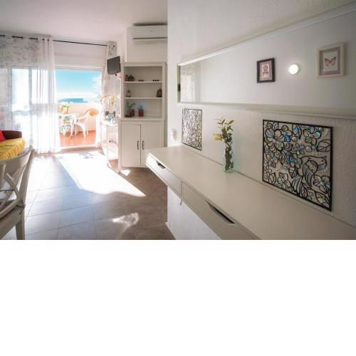 Apartamento con terraza y piscina - Todoholiday