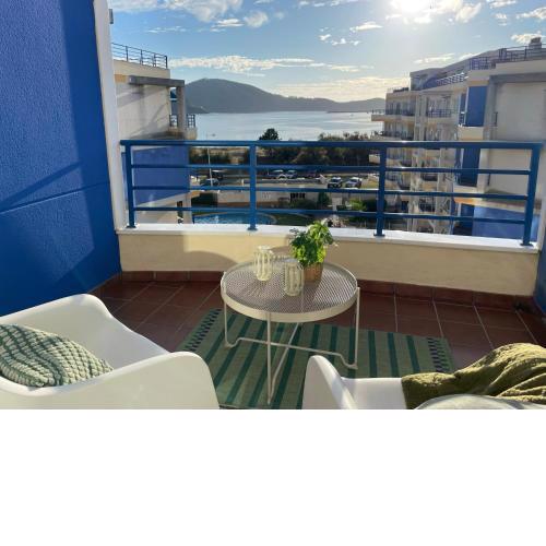 Apartamento con vistas al mar Urb Puerto Azul B3