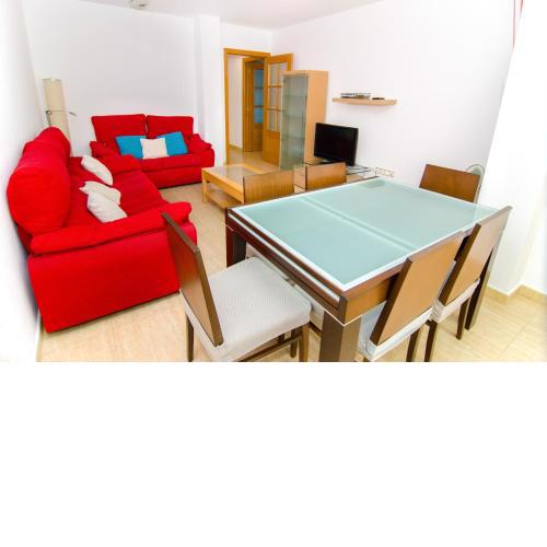 Apartamento de 4 dormitorios muy céntrico en San Juan Pueblo a tan sólo 2,5 km de la playa de San Juan y Muchavista