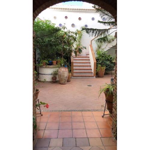 APARTAMENTO DE ESTRENO EN LOS PATIOS TIPICOS DE SAN BASILIO