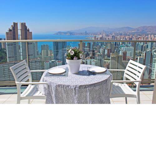 Apartamento de Lujo con terraza privada y vistas al mar en Torre Lúgano