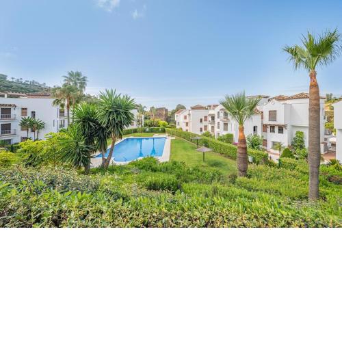 Apartamento en campo de golf con piscinas
