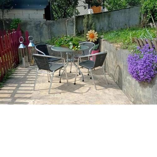 Apartamento en casa con jardín + garaje. E-BI-201