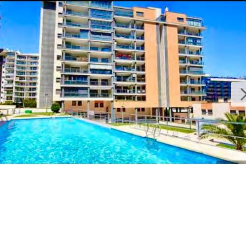 Apartamento en complejo residencial con piscina