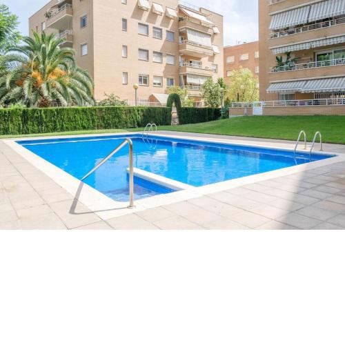 Apartamento en complejo residencial, con piscina.