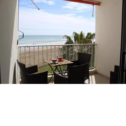 Apartamento en complejo residencial con piscina