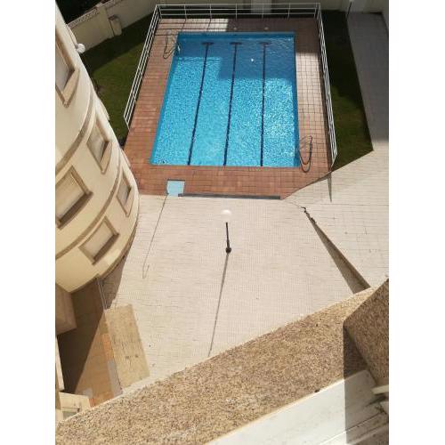Apartamento en edificio nuevo con piscina, con vistas a la ría y al puerto, perfil familiar, no se admiten grupos de jóvenes