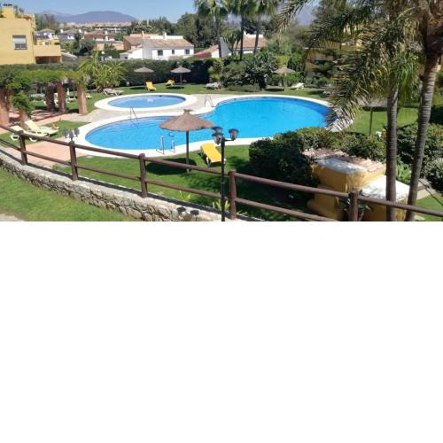 Apartamento en Guadalmina Alta con vistas al campo de golf