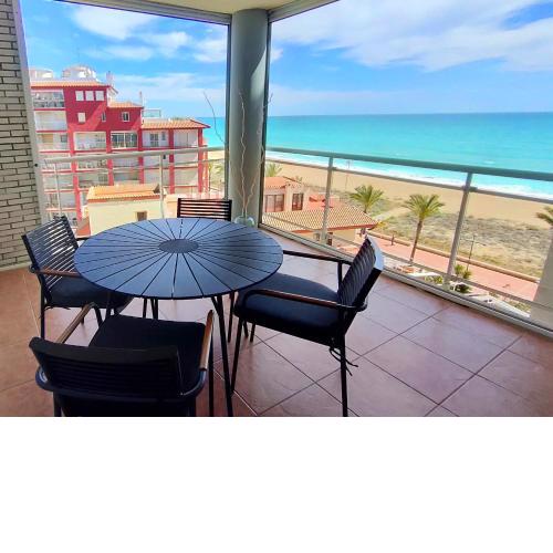 Apartamento en la playa con piscina