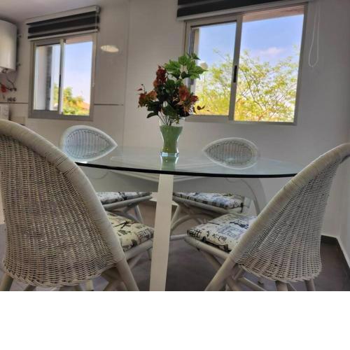 Apartamento en Les Alqueries con aire acondicionado