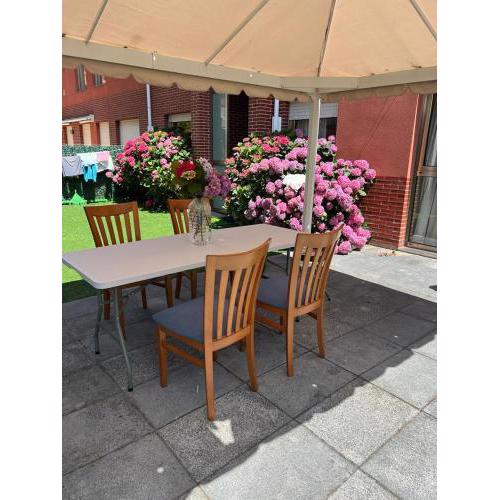 Apartamento en playa con jardín