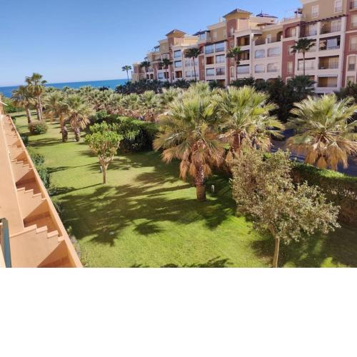 Apartamento en primera línea de playa Isla Canela Icab12254