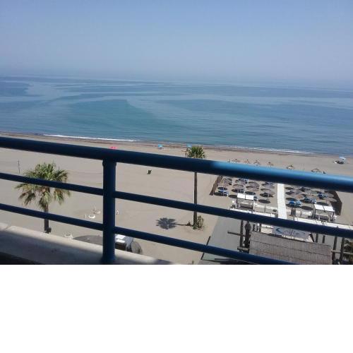 Apartamento en Primera Línea de Playa. Seis plazas.