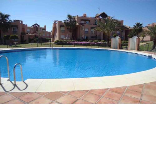 Apartamento en zona residencial con piscina
