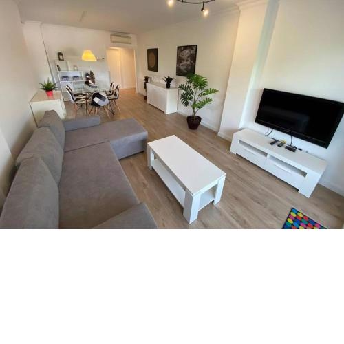 APARTAMENTO ENTERO CON PISCINA A 5 MIN DEL CENTRO