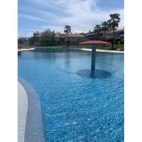 Apartamento familiar con gran piscina