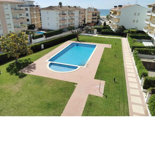 Apartamento familiar con vistas a la piscina