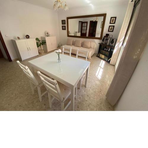 Apartamento Familiar En Barrio Reina Victoria