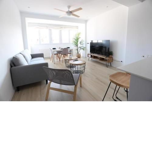 Apartamento Familiar, luminoso y mediterraneo. Wifi!!